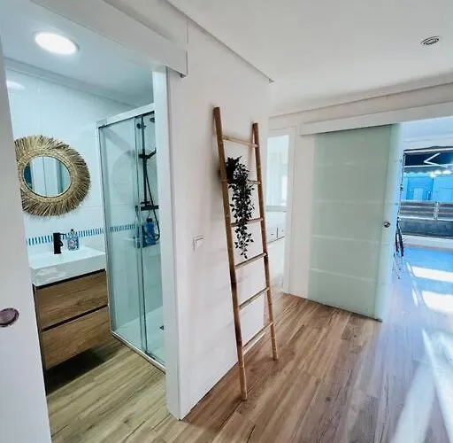 Luminoso Atico Con Terraza דירה